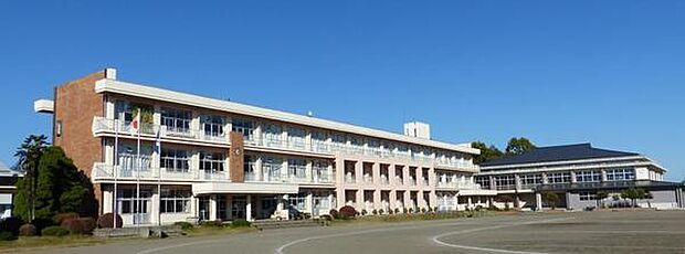 城里町立石塚小学校まで1238m
