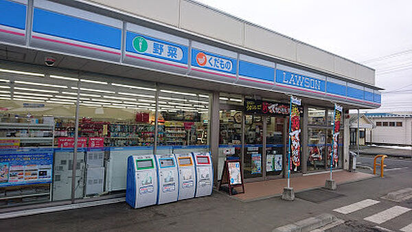 ローソン城里石塚店まで689m