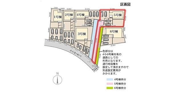 区画図には各棟の配置や駐車スペースが明確に示されています。道路へのアクセスや共有部分の利用範囲も把握しやすい構成です。