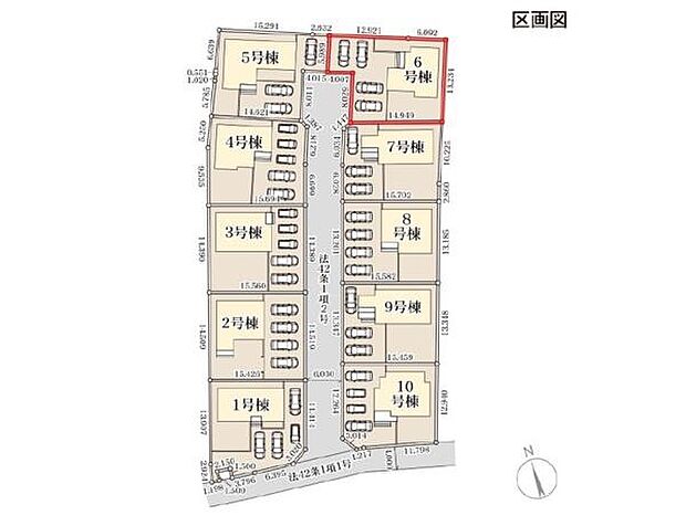 全体の区画が整然と配置されており各棟ごとに駐車スペースが確保されています。6号棟は通り沿いの角に位置し周辺へのアクセスが便利です。