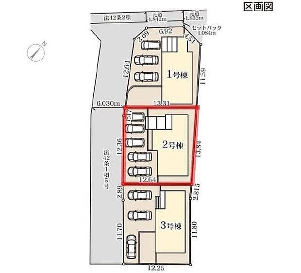 全3棟の区画図で各棟ごとに駐車スペースが配置されています。敷地が道路に面しているため出入りが便利です。各棟の配置や面積が図面で明確に示されています。無駄のないレイアウトが分かります。