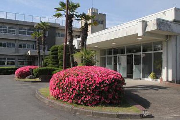 常陸太田市立太田中学校まで2002m