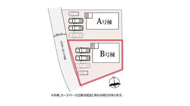 区画図で敷地の形状や配置が分かりやすくなっています。駐車スペースも設けられておりゆとりのある配置です。道路接道状況も明示されていて土地全体の利用イメージがしやすい区画図です。方位も記載されています。