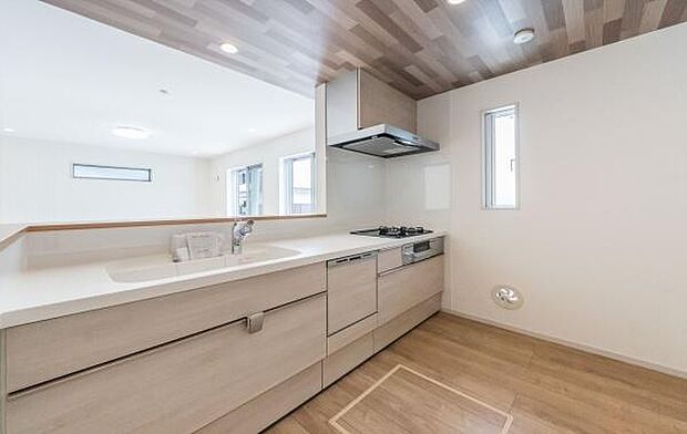 「フルオープンキッチン」カフェスタイル仕様のキッチンは家族と奥様の壁をなくし笑顔で交わすコミュニケーション。毎日の事だからオープンに拘りました。