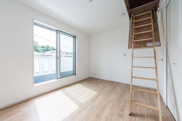 「Bed Room」落ち着いた色合い、シンプルなデザイン。洋室として大事なお部屋です。