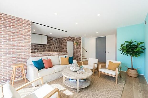 「上質な空間を」開放感と日当たりの良さに恵まれたリビング空間。(本画像はCGにて家具を配置しております。実際に家具はおかれておりません。)