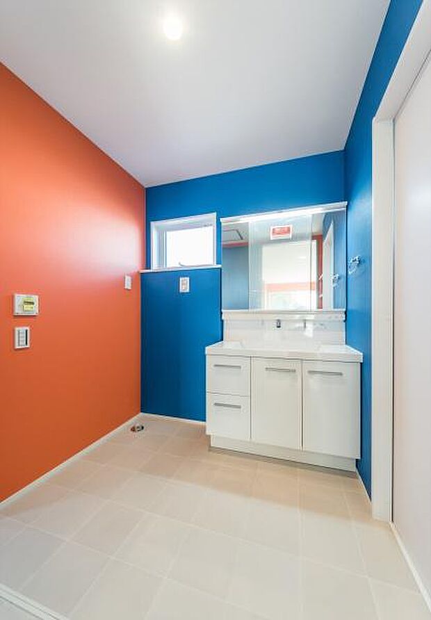 「快適なサニタリー空間」スタイリッシュでデザイン性の高いサニタリー空間です。