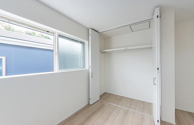 「クローゼット収納」大きく収納量豊富なクローゼット。奥行も納得サイズのクローゼット。