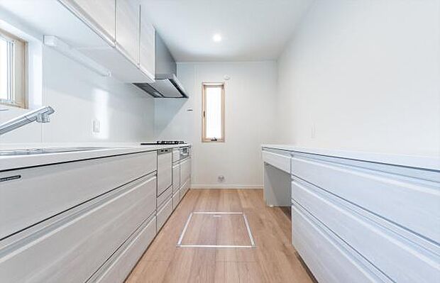 「広々ワイドサイズなシステムキッチン」せっかくのお料理空間。毎日の事だから広々システムキッチン。