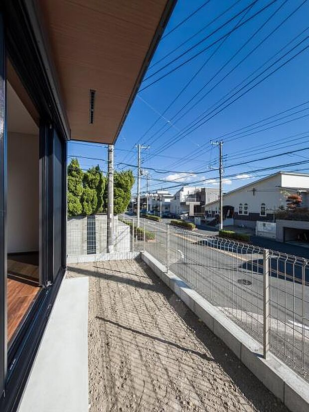 「コンパクトガーデン」ちょっとしたスペースが嬉しい。広いお庭は手入れが大変。物置きスペースやちょっとした家庭菜園にぴったり。