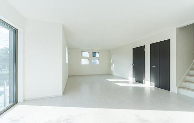 「さし込む光り」この光が家族とリビング、ダイニングを照らします。心地の良い風と採光が家族のリビングを包みます。