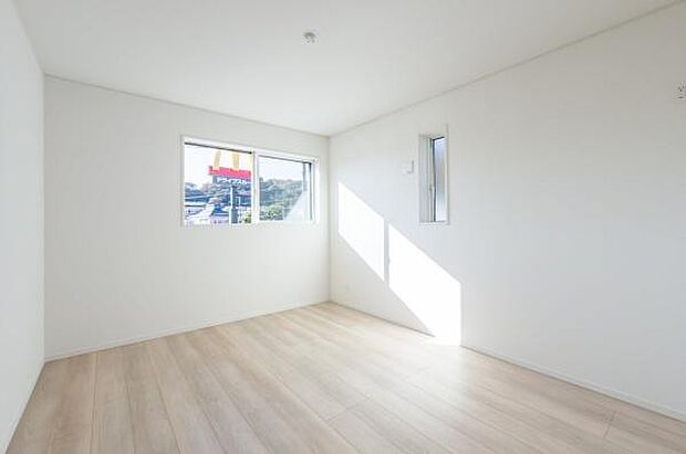 「Bed Room」落ち着いた色合い、シンプルなデザイン。洋室として大事なお部屋です。