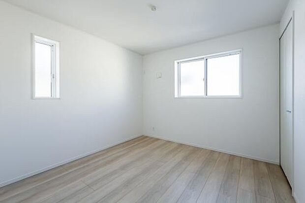 「Bed Room」落ち着いた色合い、シンプルなデザイン。洋室として大事なお部屋です。