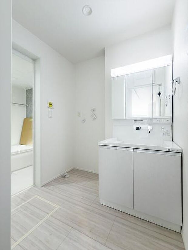 「快適なサニタリー空間」スタイリッシュでデザイン性の高いサニタリー空間です。