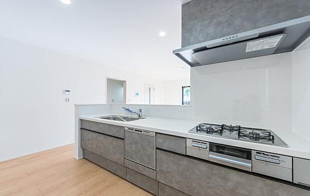 「広々ワイドサイズなシステムキッチン」せっかくのお料理空間。毎日の事だから広々システムキッチン。