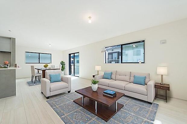 「上質な空間を」開放感と日当たりの良さに恵まれたリビング空間。（本画像はCGにて家具を配置しております。実際に家具はおかれておりません。）