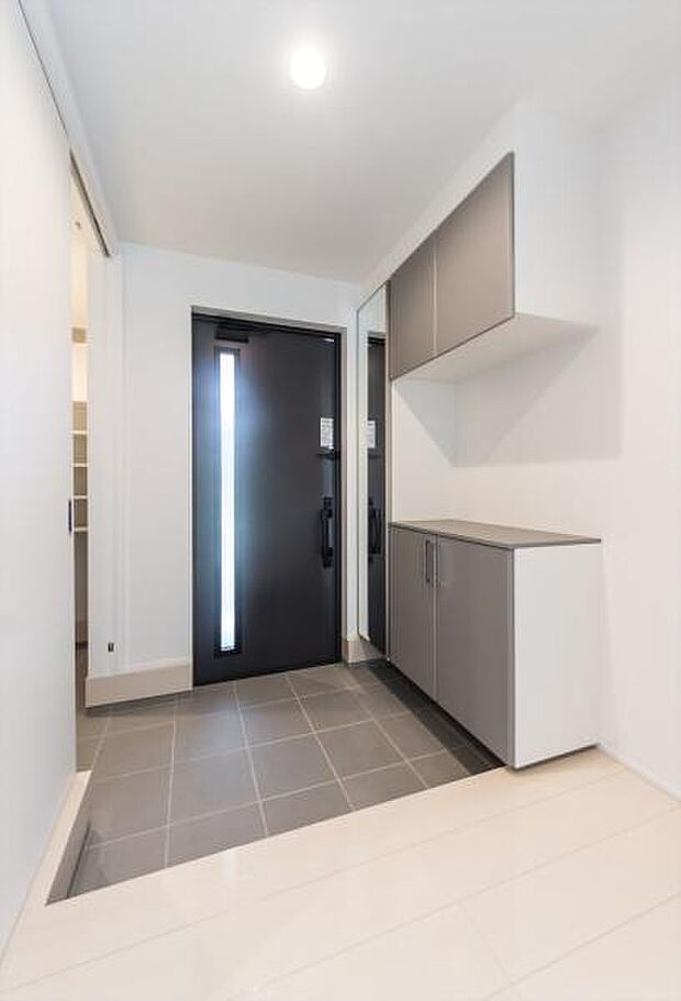 「スタイリッシュな玄関」お出かけの時。家に帰ってきたとき。このスタイリッシュな玄関に癒されます。