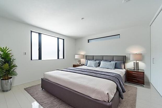 「主寝室」ダブルベットや収納ラック等、どうしても主寝室は狭くなる。広々としたお部屋は魅力です。（本画像はCGにて家具を配置しております。実際に家具はおかれておりません。）