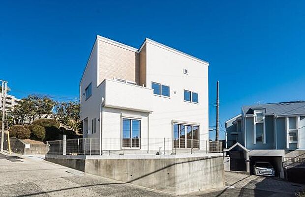 「威風堂々とした素敵な佇まい」どの角度から眺めても、所有感が満たされる理想的で素敵な住まい一生ものだから「パッと見」こそが全て「第一印象で決まる」素敵なマイホーム