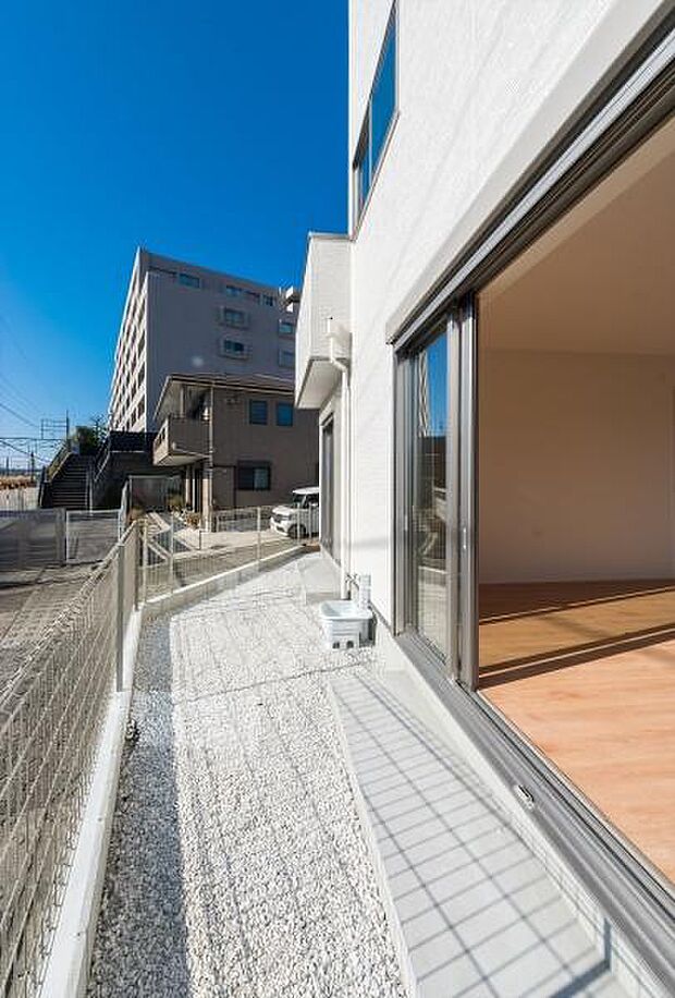 「コンパクトガーデン」ちょっとしたスペースが嬉しい。広いお庭は手入れが大変。物置きスペースやちょっとした家庭菜園にぴったり。