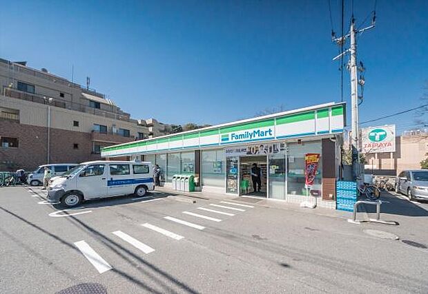 ファミリーマート油屋横浜八景島店まで480m