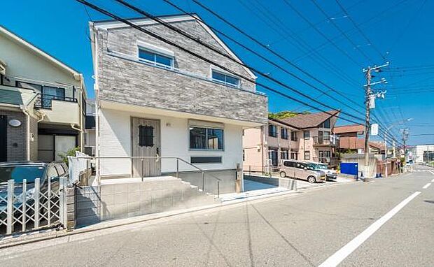 「マイホームの喜びを感じる陽当たりの良さ・開放感」マイホームを持つ幸せを存分に感じる陽当たり、開放感。憧れのマイホームに相応しい美しく映える外観です。