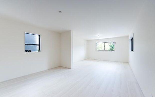 「家族が大好きなリビング」みんなが集まる広いリビング。みんなが大好きなリビングで家族団らん。みんなが集まるからこそ、一層の開放感を手にする素敵な住まい。