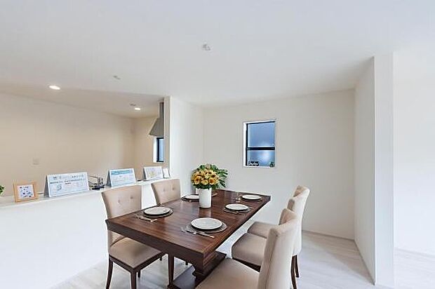 「集うダイニング」広いLDKだからこそ可能。リビングもダイニングも広々空間。(本画像はCGにて家具等を配置しております。実際に家具等はおかれておりません。)