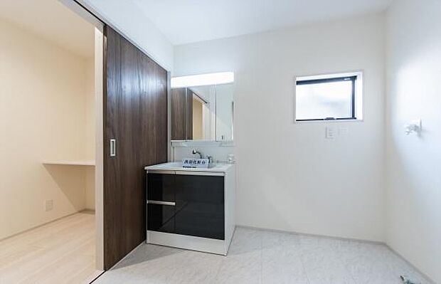 「洗面ルーム」1日の始まりや入浴前に入る空間だからこそ、清潔感や利便性が重要になる洗面室。