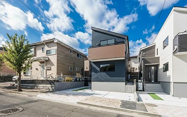 「威風堂々とした素敵な佇まい」どの角度から眺めても、所有感が満たされる理想的で素敵な住まい素敵なマイホーム(画像の一部にAIによる加工を施しているため実際と異なる場合ございます)