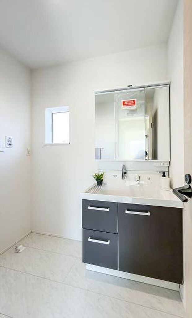 「快適なサニタリー空間」スタイリッシュでデザイン性の高いサニタリー空間です。