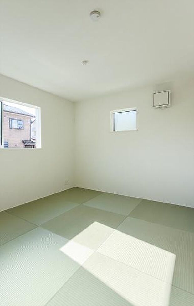 癒しの「和」空間リビング横に設けられた和室スペース。お子様のプレイルームやお客様のお部屋として利用価値は高いです。