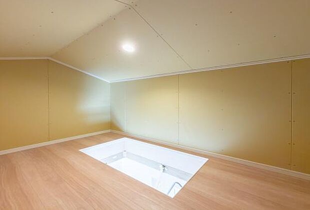 「小屋裏収納付き」一か所あると大変便利。隠れ収納スペースとして重宝する小屋裏収納です。