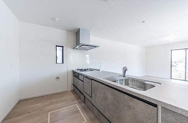 「広々ワイドサイズなシステムキッチン」せっかくのお料理空間。毎日の事だから広々システムキッチン。