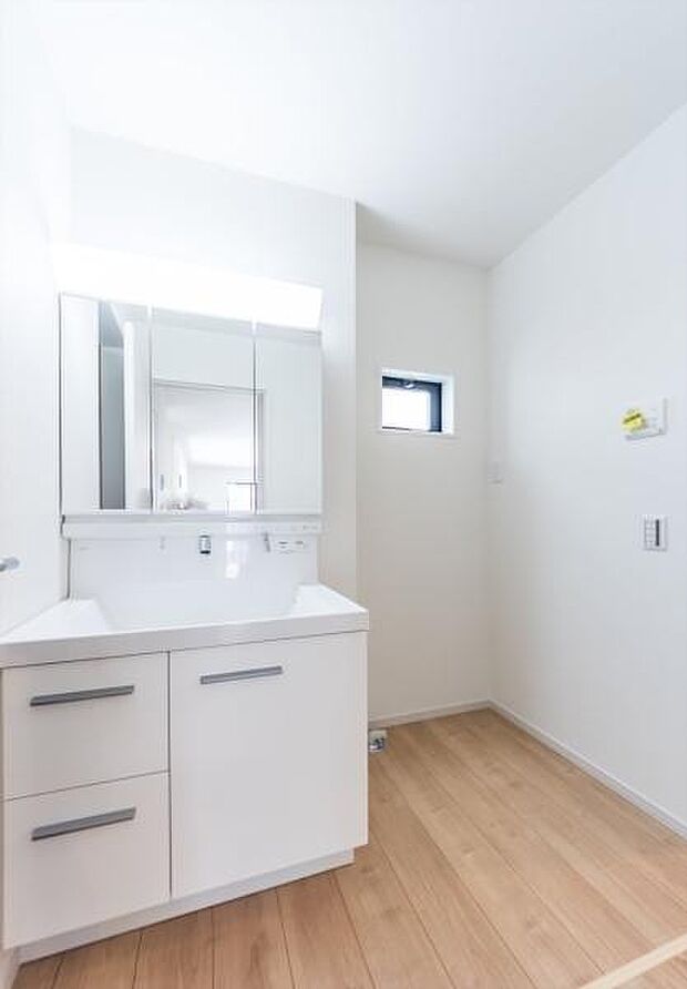 「快適なサニタリー空間」スタイリッシュでデザイン性の高いサニタリー空間です。