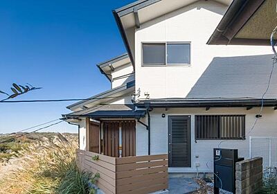 外観:「自然に囲まれた温もり溢れる住まい」青空と森林浴が当たり前の町。長閑で豊かな自然を満喫する住まい。 外観:「自然に囲まれた温もり溢れる住まい」青空と森林浴が当たり前の町。長閑で豊かな自然を満喫する住まい。