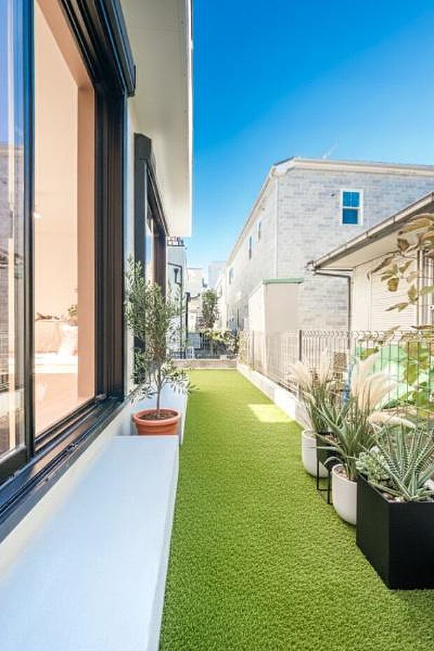 「コンパクトガーデン」ちょっとしたスペースが嬉しい。広いお庭は手入れが大変。物置きスペースやちょっとした家庭菜園にぴったり。(画像の芝生と植栽はCGによるイメージ画像です)