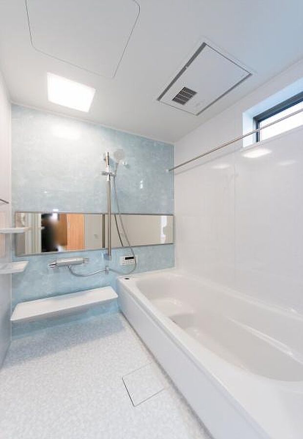 「疲れを癒す空間」広々とした雰囲気の良いバスルーム。お子様と一緒にお風呂に入る楽しみ、思い出の一ページが刻まれる大切な瞬間