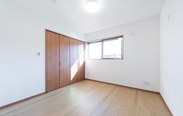 「Bed Room」落ち着いた色合い、シンプルなデザイン。洋室として大事なお部屋です。