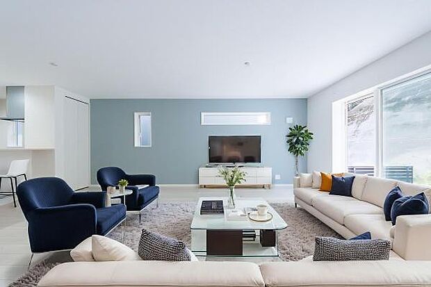 「上質な空間を」開放感と日当たりの良さに恵まれたリビング空間。(本画像はCGにて家具を配置しております。実際に家具はおかれておりません。)