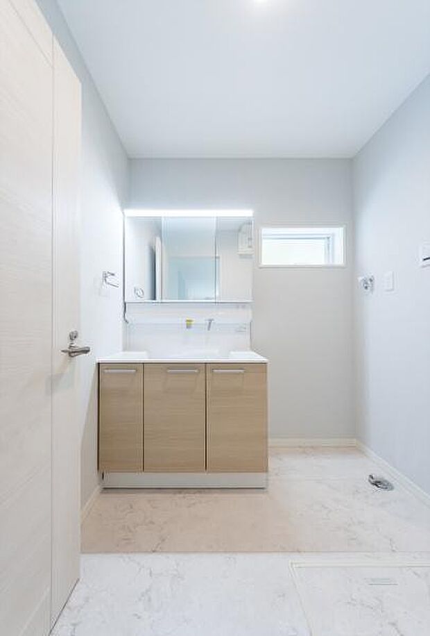 「快適なサニタリー空間」スタイリッシュでデザイン性の高いサニタリー空間です。