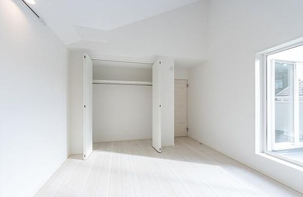 「クローゼット収納」大きく収納量豊富なクローゼット。奥行も納得サイズのクローゼット。