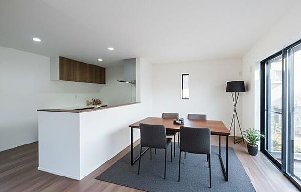 「上質な空間を」広いLDKだからこそ可能な大型ダイニングスペースです。（本画像はCGにて家具を配置しております。実際に家具はおかれておりません。）