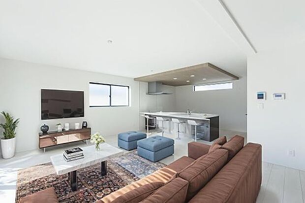 「上質な空間を」開放感と日当たりの良さに恵まれたリビング空間。(本画像はCGにて家具を配置しております。実際に家具はおかれておりません。)