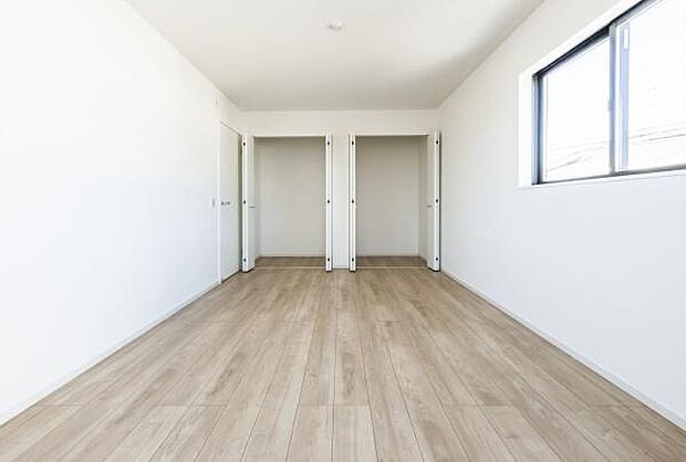 「クローゼット収納」大きく収納量豊富なクローゼット。奥行も納得サイズのクローゼット。