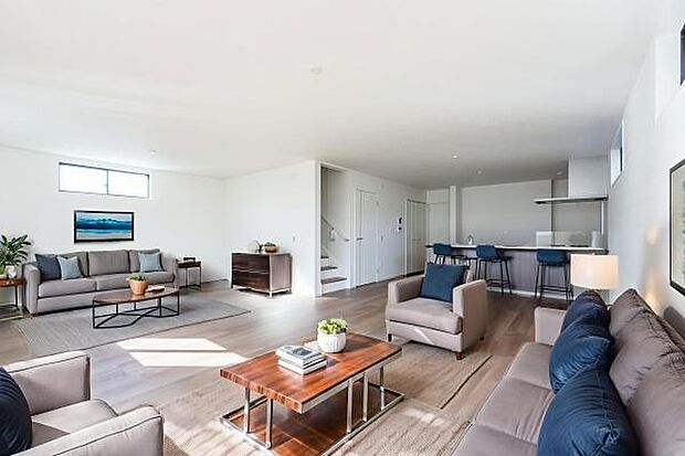 「上質な空間を」開放感と日当たりの良さに恵まれたリビング空間。（本画像はCGにて家具を配置しております。実際に家具はおかれておりません。）