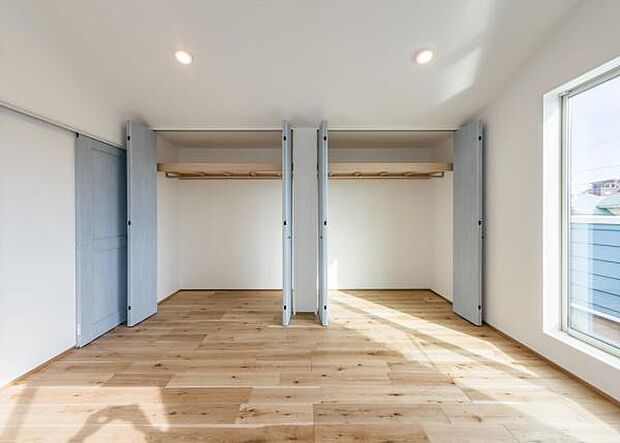 「クローゼット収納」奥行も納得サイズのクローゼット。