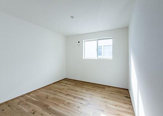 「Bed Room」落ち着いた色合い、シンプルなデザイン。洋室として大事なお部屋です。