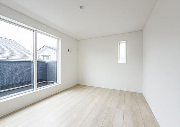 「Bed Room」落ち着いた色合い、シンプルなデザイン。洋室として大事なお部屋です。