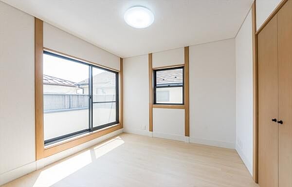 「Bed Room」落ち着いた色合い、シンプルなデザイン。洋室として大事なお部屋です。